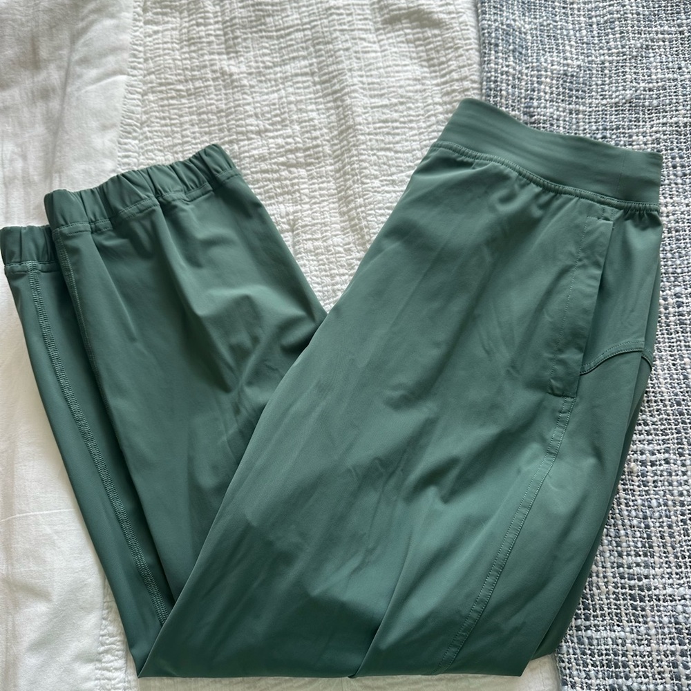 Lululemon Adapted State Cropped Joggers size 6